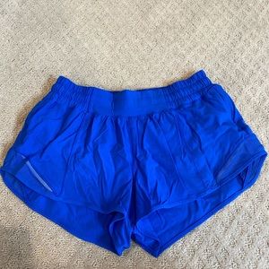 Lululemon Hotty Hot 2.5in Low Rise Size 6